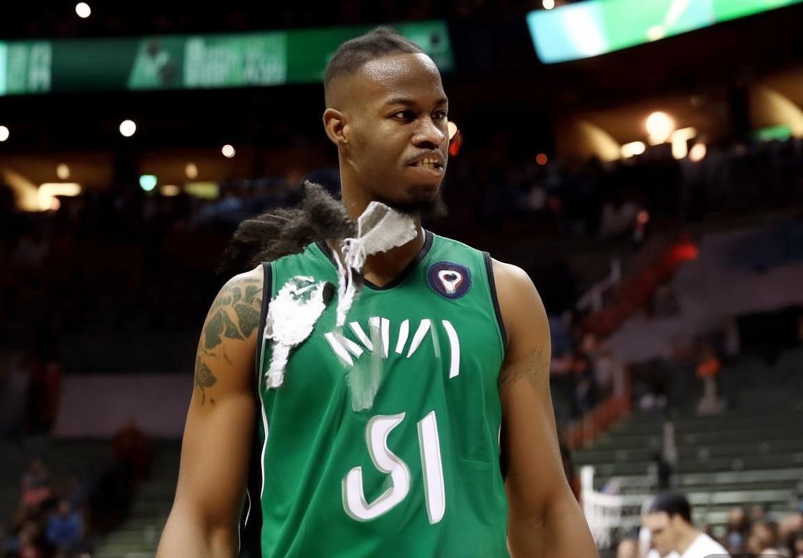 运动市场焦点：达拉斯独行侠中锋丹尼尔·加福德引多队争夺，金州勇士加入交易市场战局